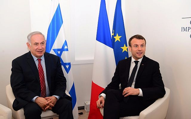 Prime Minister Benjamin Netanyahu (L) meets with French President Emmanuel Macron, at the World Economic Forum in Davos on January 24, 2018. (GPO)