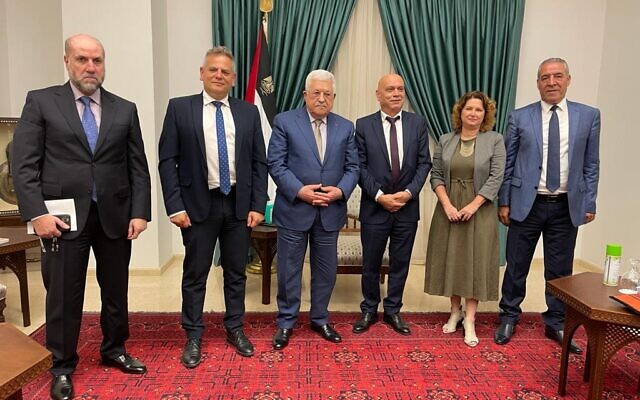 Palestinian Authority President Mahmoud Abbas (center) meets with Meretz ministers Nitzan Horowitz (center-left) and Isawi Frej (center-right) on Sunday, October 3, 2021 (Meretz)