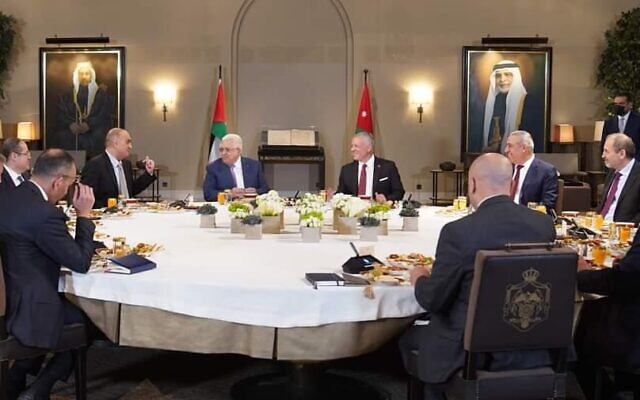 Palestinian Authority President Mahmoud Abbas meets with Jordan's King Abdullah II on April 27, 2022 (WAFA)